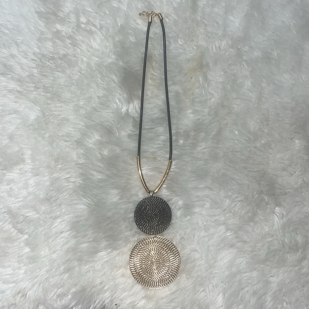 Last One! Beautiful Black & Gold Statement Necklace - Picture 8 of 10